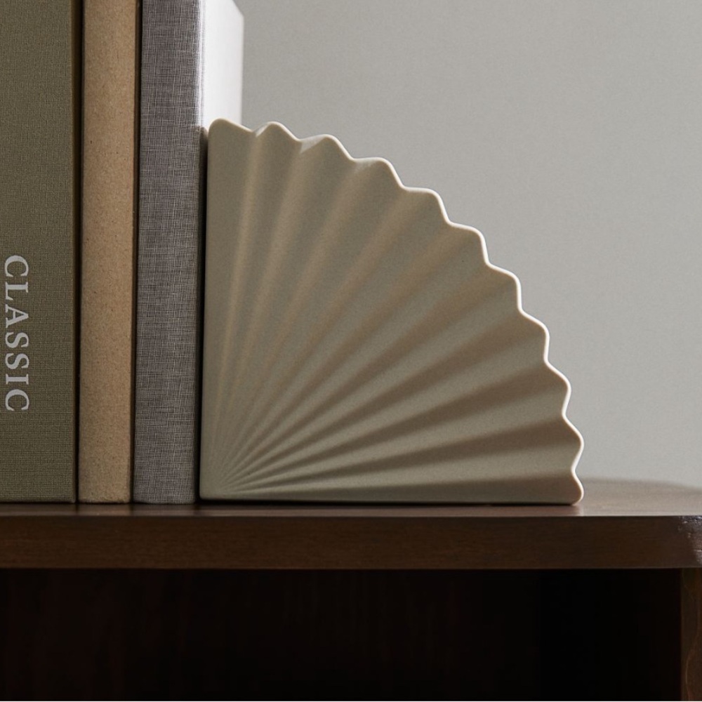 Scalloped Bookend - H&M
